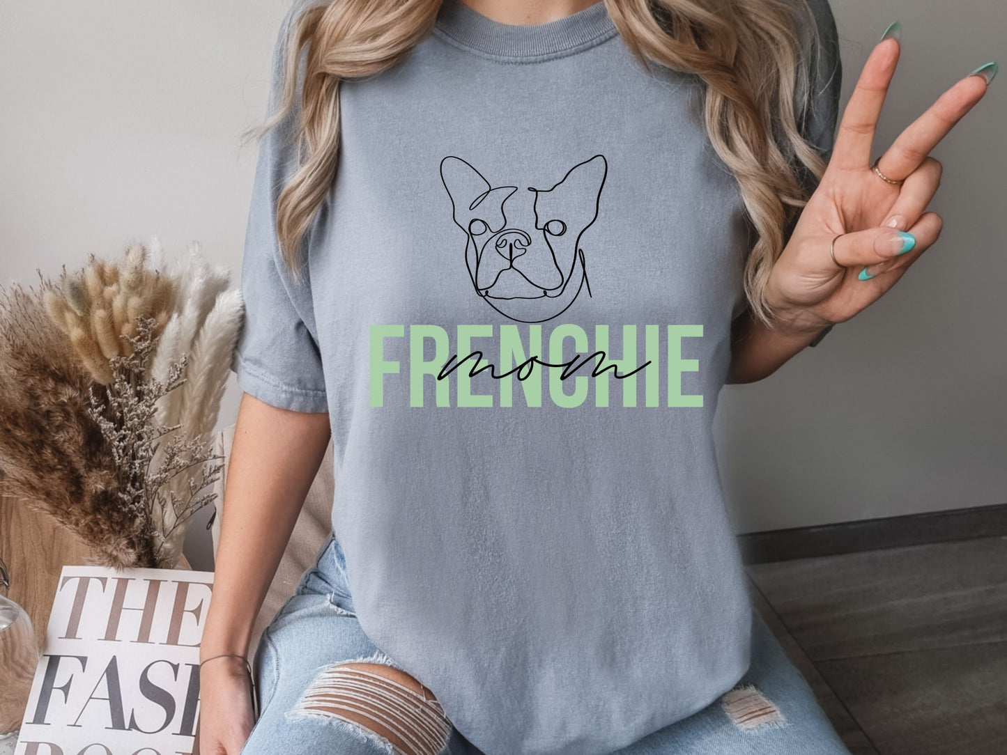 Frenchie Mom | French Bulldog | Comfort Colors Tee